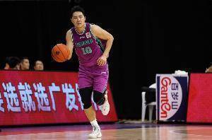 乔文瀚贡献17分5助2板助队取胜 三分6投5中