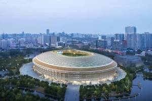 🤣测试看台质量？建设工人在北京新工体专业球场&ldquo;蹦迪&rdquo;+唱歌