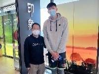 媒体人晒与周琦澳洲合照:周琦非常职业 只喝白水不喝饮料或啤酒